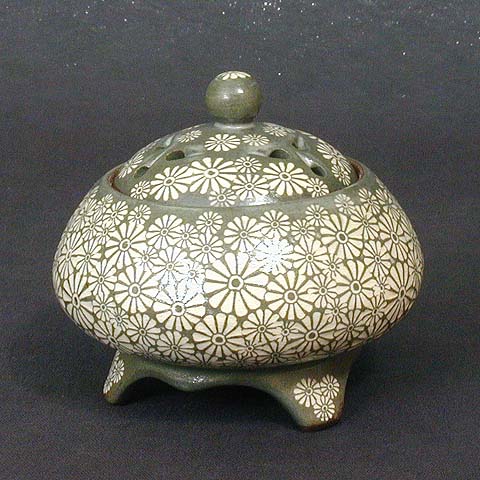 Chrysanthemum Bun-cheong Incense Burner