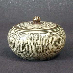 Modern celadon jar with lid and rope curtain pattern. Korean-Arts' item BCJ008