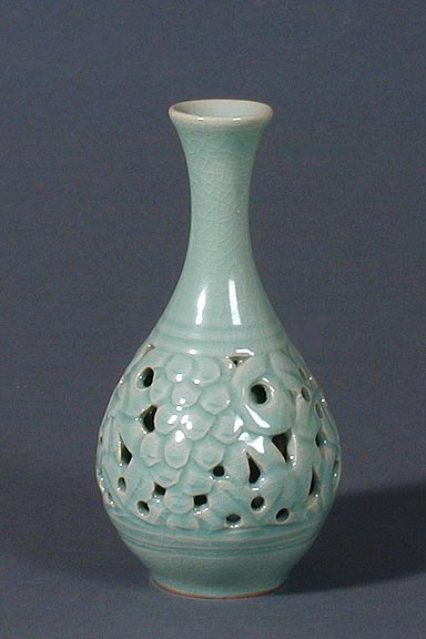 Open-work Grapevine Rice Wine Bottle