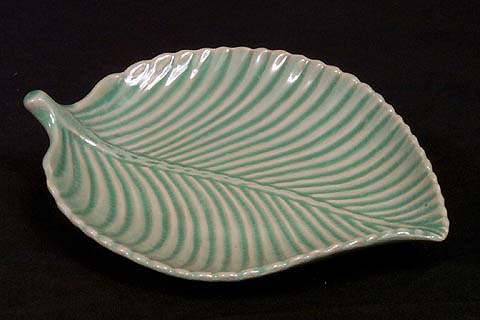 Leaf-shaped Celadon Plate