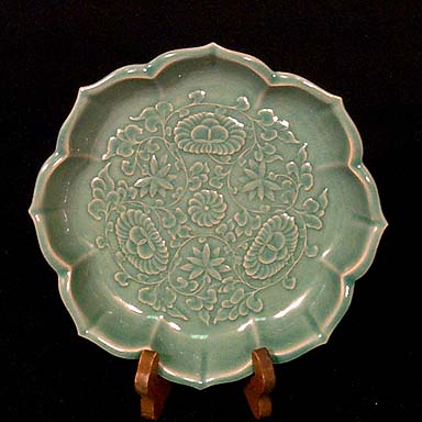 Large Lotus-shaped Celadon Plate