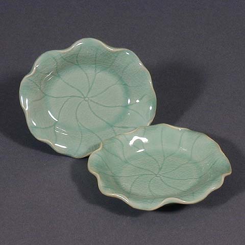Water lily-shaped Celadon Plates