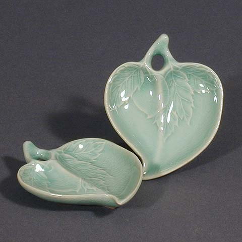 Peach-shaped Celadon Plates