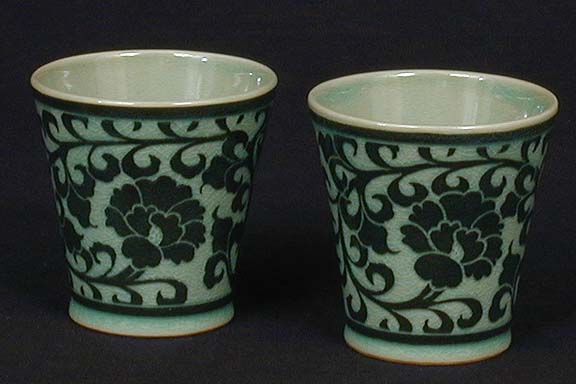 Dark Floral Cup Set