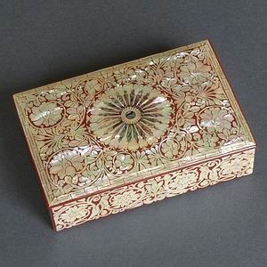 Chrysanthemum Inlaid Mother of Pearl Box