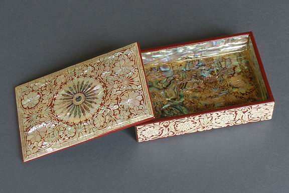 Chrysanthemum Inlaid Mother of Pearl Box