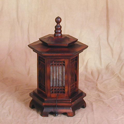 Latticed Hexagonal Pagoda Lamp