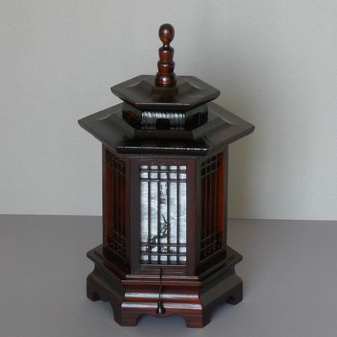 Latticed Hexagonal Pagoda Lamp