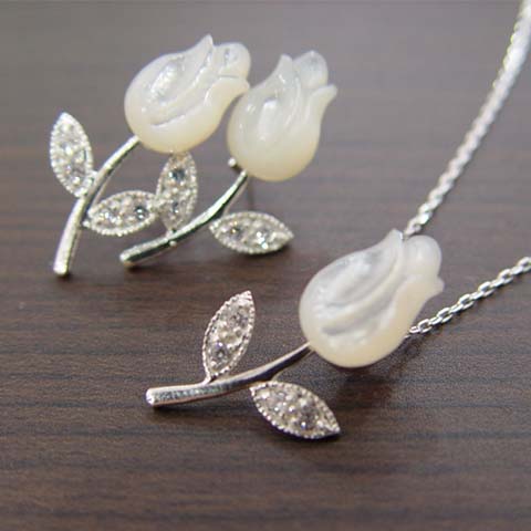 Mother of Pearl Tulip Necklace Earring Set