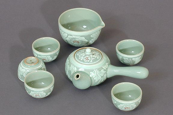 White Lotus Teapot Set