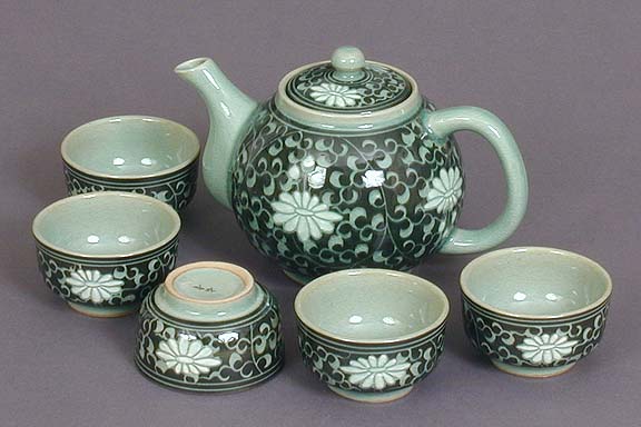 Tall Dark Chrysanthemum Teapot Set