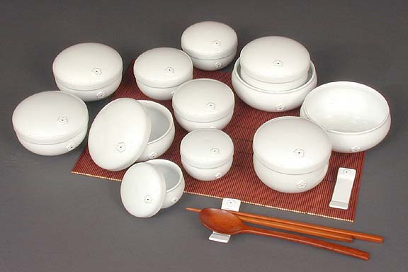 Twenty-four Piece White-flower Dinnerware Set